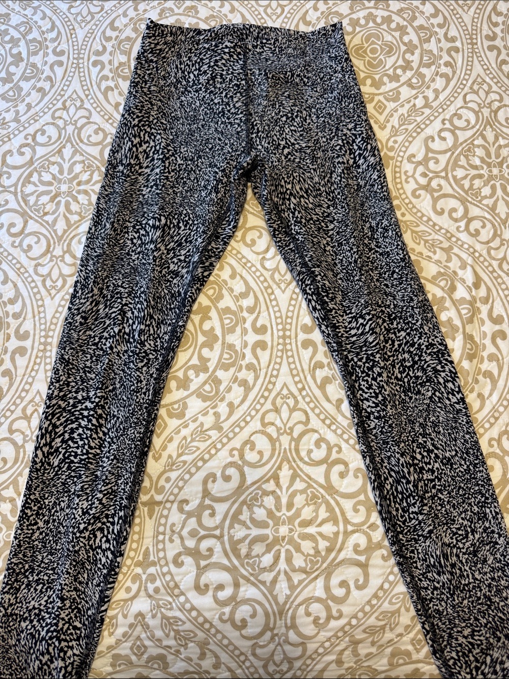 Lululemon Black and White Speckled Two-Piece Active Set - Picture 3 of 7
